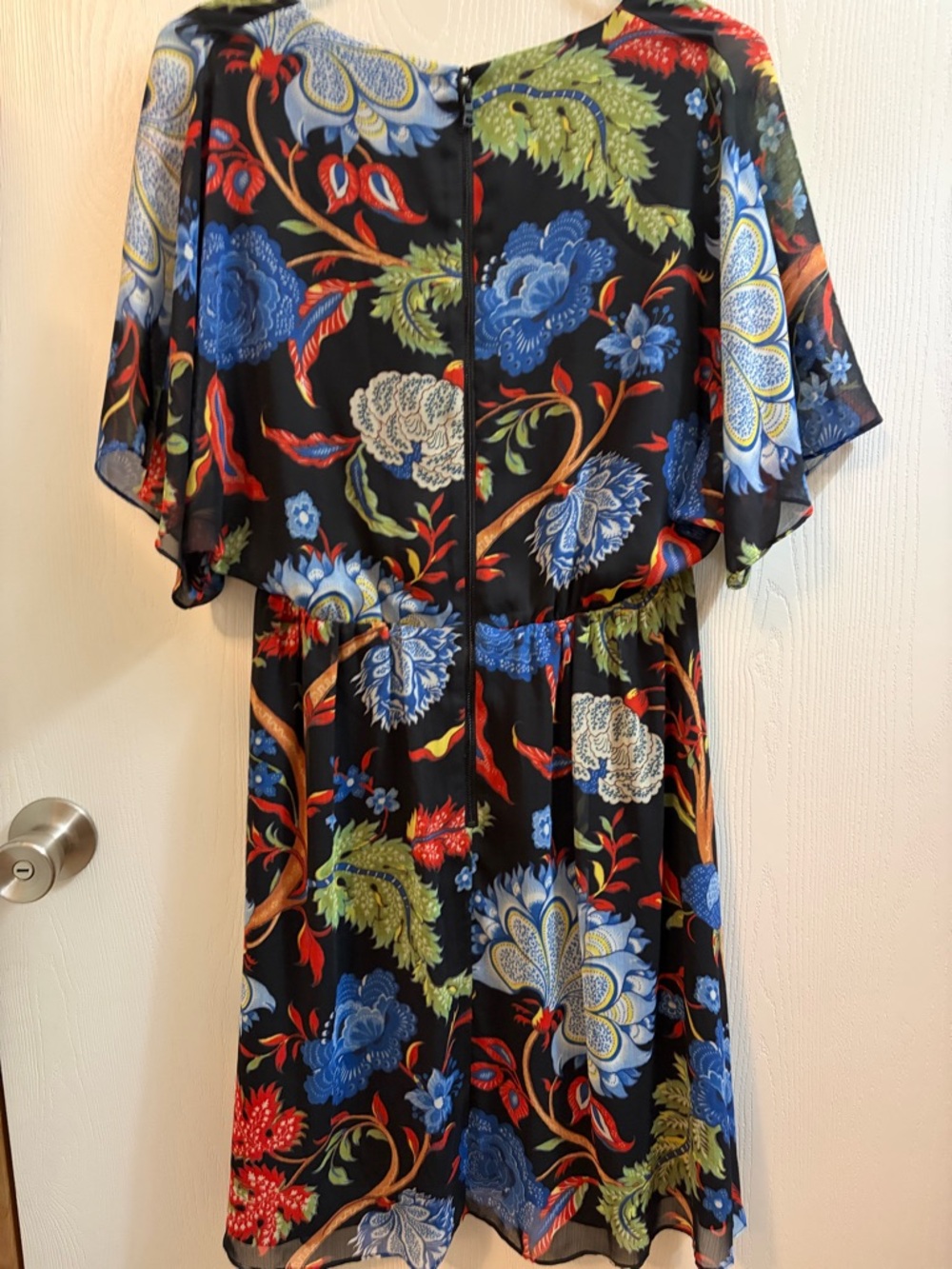 Alice + Olivia Cay Floral Batwing Dress Size 6 - Picture 10 of 12